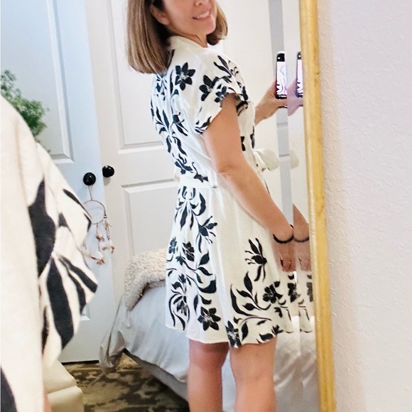 Zara linen dress! Button down! Self waist tie! Short sleeve! Mini - Picture 2 of 6